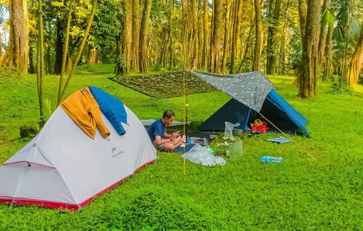 Camping Ground Curug Hiji yang berlokasi di Kampung Pasir Gaok, Desa Gunung Malang, Kecamatan Tenjolaya, Kabupaten Bogor, Jawa Barat. Foto IG CurugHiji
