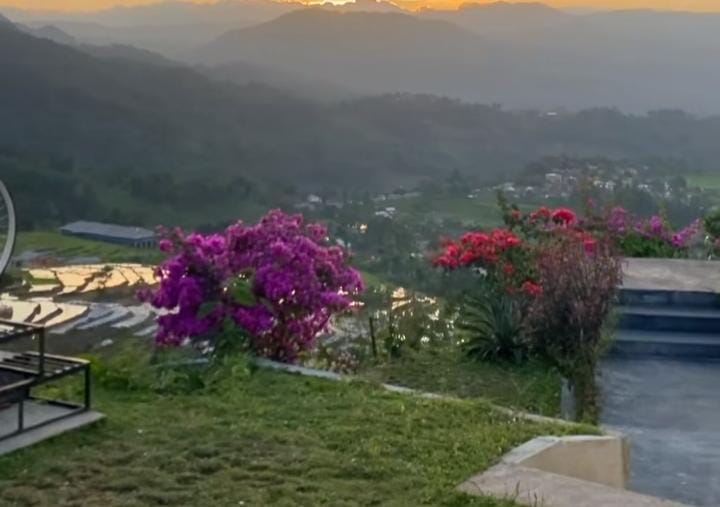Kawasan wisata alam Gunung Menir, Pamijahan, Kabupaten Bogor, Jawa Barat.