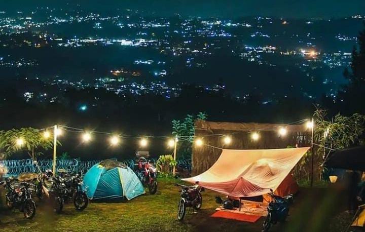Hademen Camp Bogor, yang terletek di Jalan Curug Panjang, Desa Sirimpak, Kecamatan Megamendung, Kabupaten Bogor, Jawa Barat.