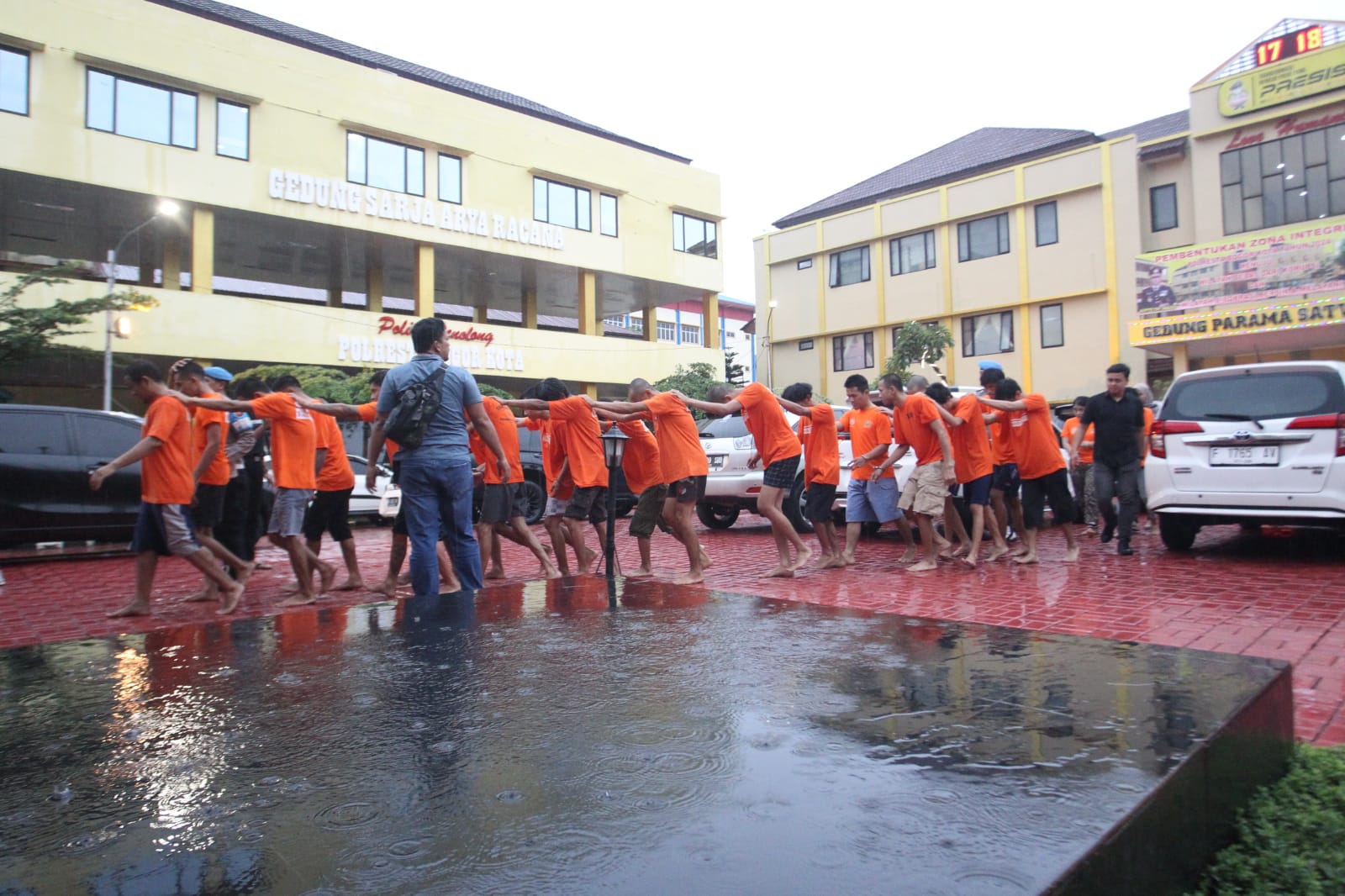 jelang hari valentine, polisi tangkap produsen coklat ganja. Sofyansyah/Radar Bogor