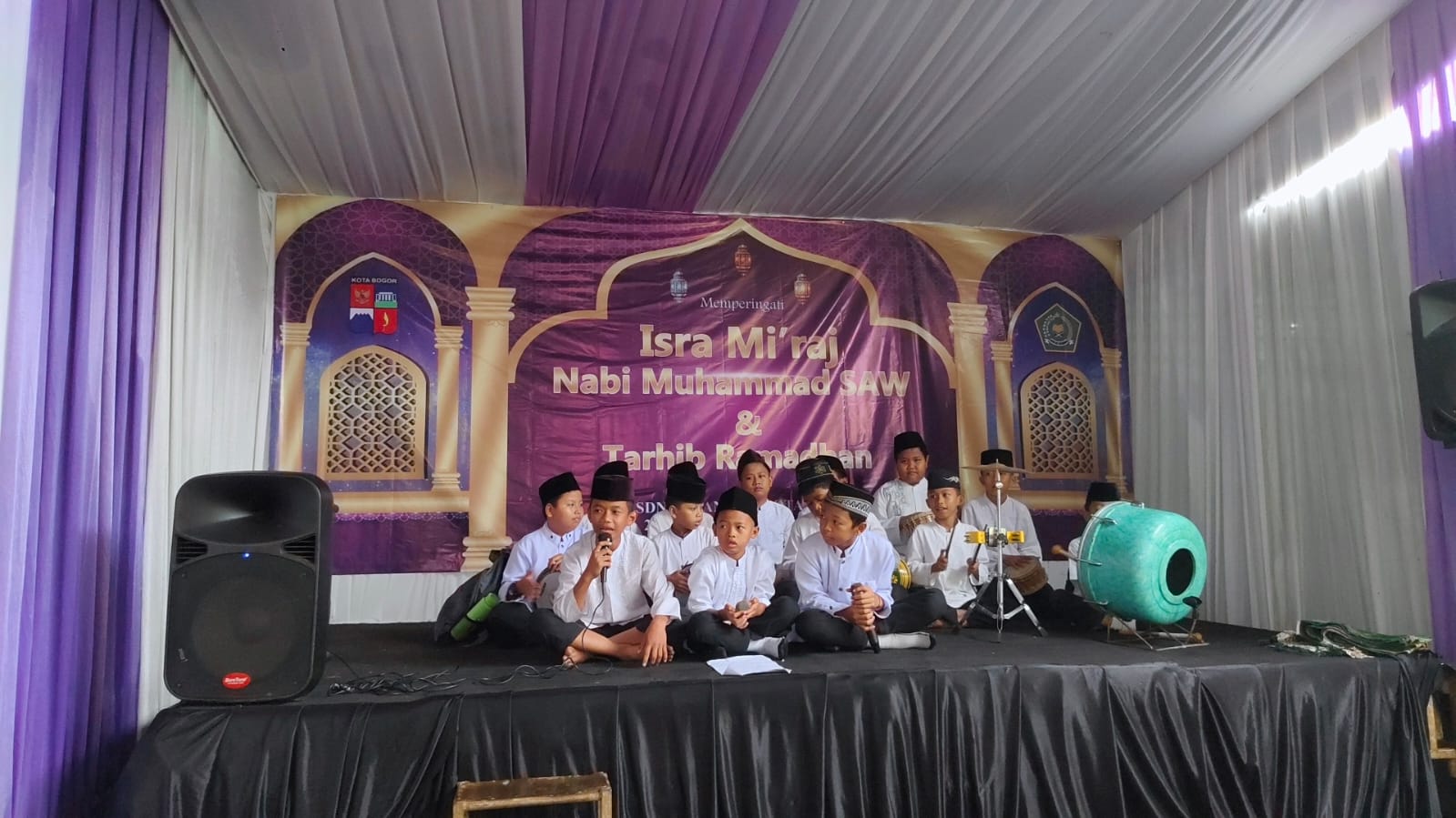 Salah satu penampilan murid-murid SDN Cimanggu dalam acara peringatan Isra Mikraj dan Tarhib Ramadhan 1445 H, Kota Bogor, Kamis (29/2). (IST)