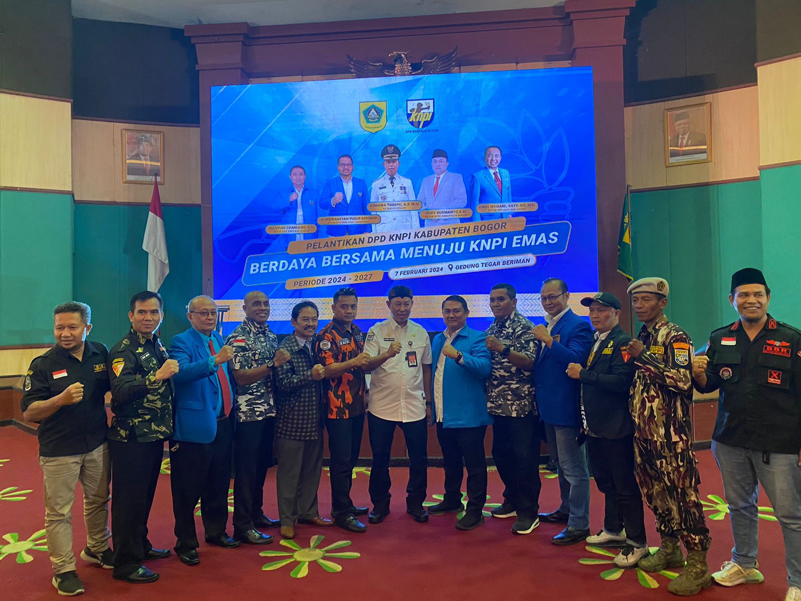 Pj Bupati Bogor Asmawa Tosepu melantik pengurus Dewan Perwakilan Daerah (DPD) KNPI Kabupaten Bogor.