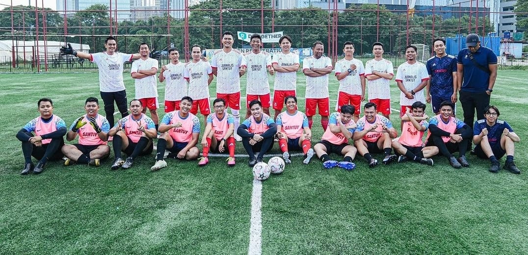 Kaesang bermain bola melawan para Jurnalis di lapangan mini soccer di Epic Wesoccer, Kuningan, Jakarta Selatan, Senin (12/2/2024).