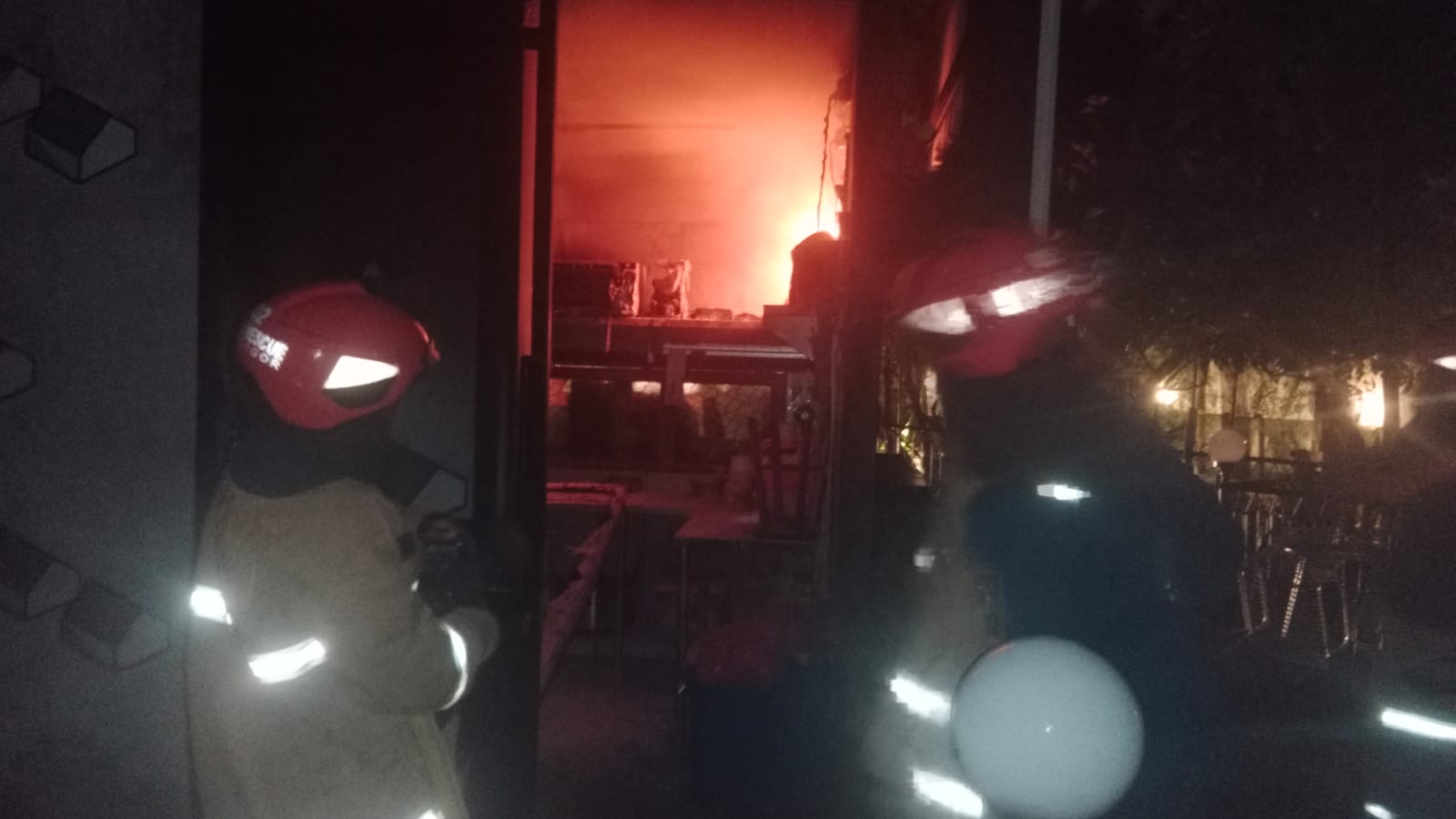 Kafe Kopi Nako Yasmin, Jl KH Abdullah Bin Nuh, Kelurahan Curugmekar, Kecamatan Bogor Barat, Kota Bogor terbakar pada Sabtu (10/2/2024) dini hari.﻿