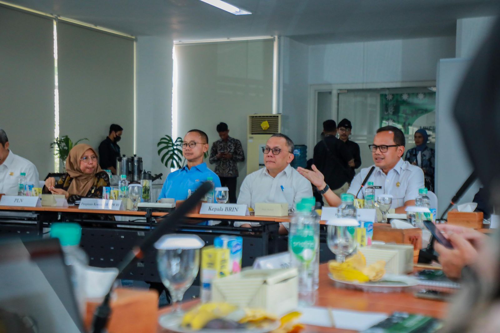 Wali Kota Bogor, Bima Arya didampingi Wakil Wali Kota Bogor, Dedie A. Rachim dan para dinas terkait menghadiri Kunker Komisi VII DPR RI ke KRB, Rabu (7/2/2024).﻿
