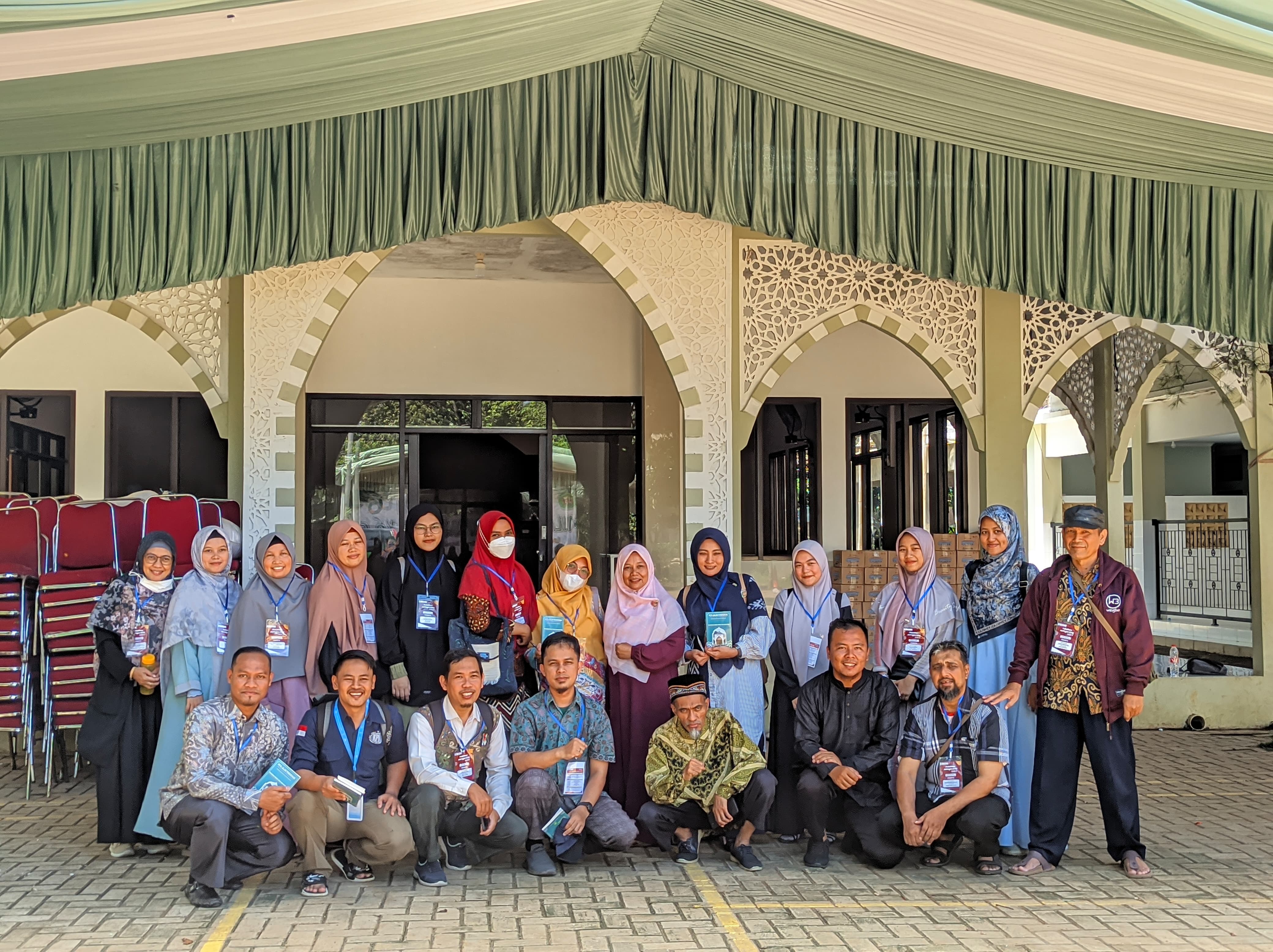 Konsep unik diterapkan Madrasah Tahfidz An Nashar. Sekolah yang beradar di wilayah Parung itu menerapkan biaya pendidikan dengan sistem bayar seikhlasnya.