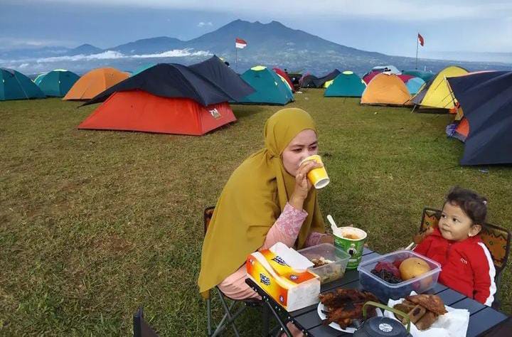 Puncak Halimun Camp, yang lokasi di Jalan Caringin – Cilengsi, Desa Pancawati, Kecamatan Caringin, Kabupaten Bogor, Jawa Barat. Foto IG Wisata Bogor