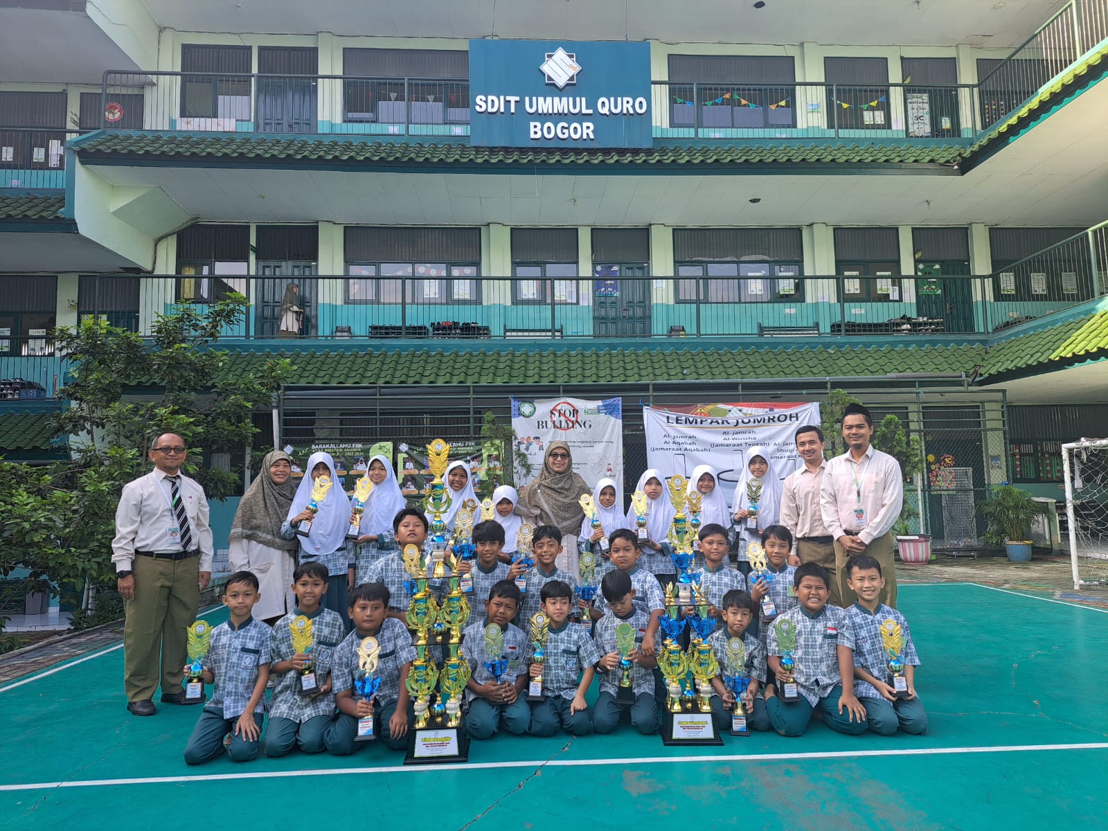 SDIT Ummul Quro menyabet juara umum pada Pekan Kreatifitas Kompetisi Olahraga Siswa Nasional (KOSN), Festival Lomba Seni Siswa Nasional (FLS2N), Kompetisi Sains Nasional (KSN), Festival Tunas Bahasa Ibu (FTBI), dan Pentas Pendidikan Agama Islam (PAI) Ting