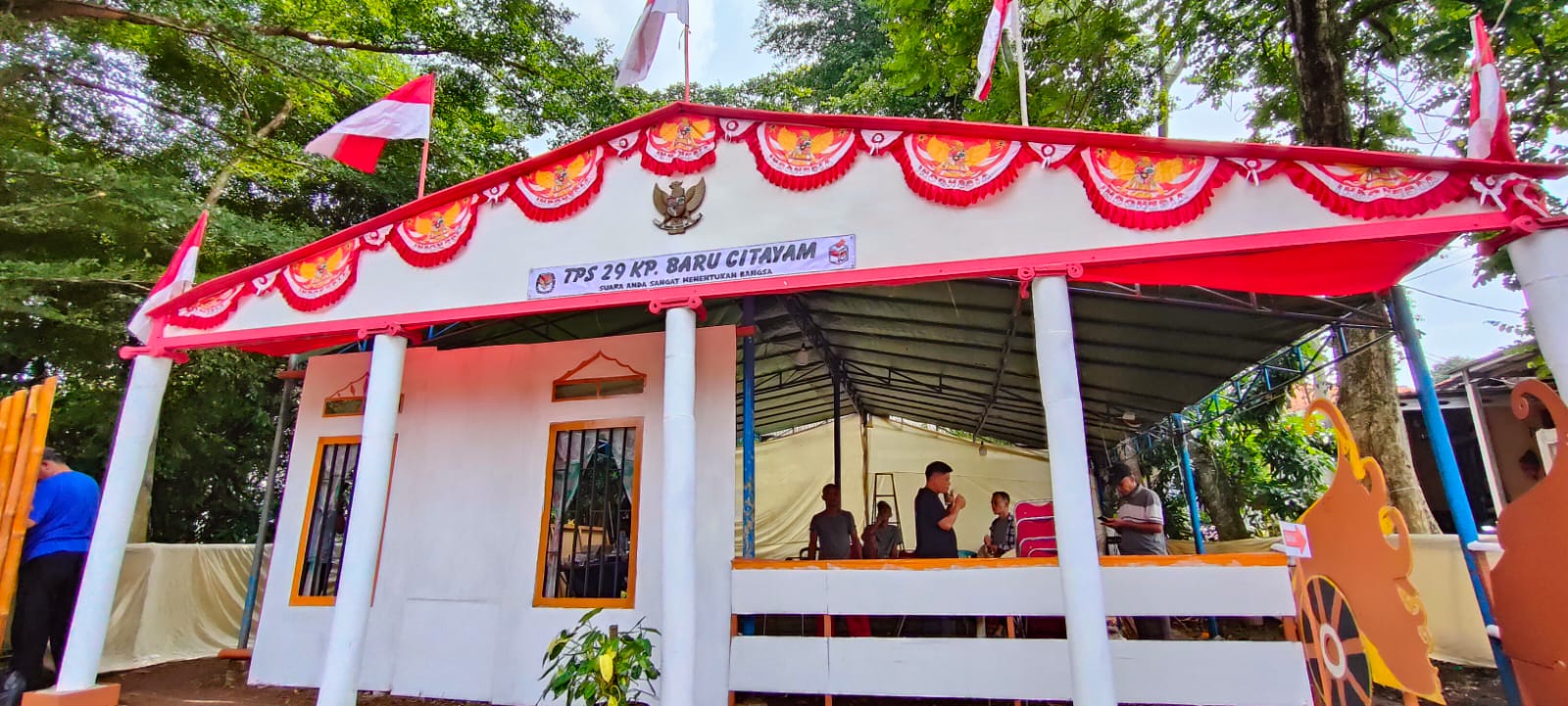 TPS unik bertemakan Istana Bogor di Kampung Baru, Desa Citayam. ARIFAL/RADAR BOGOR