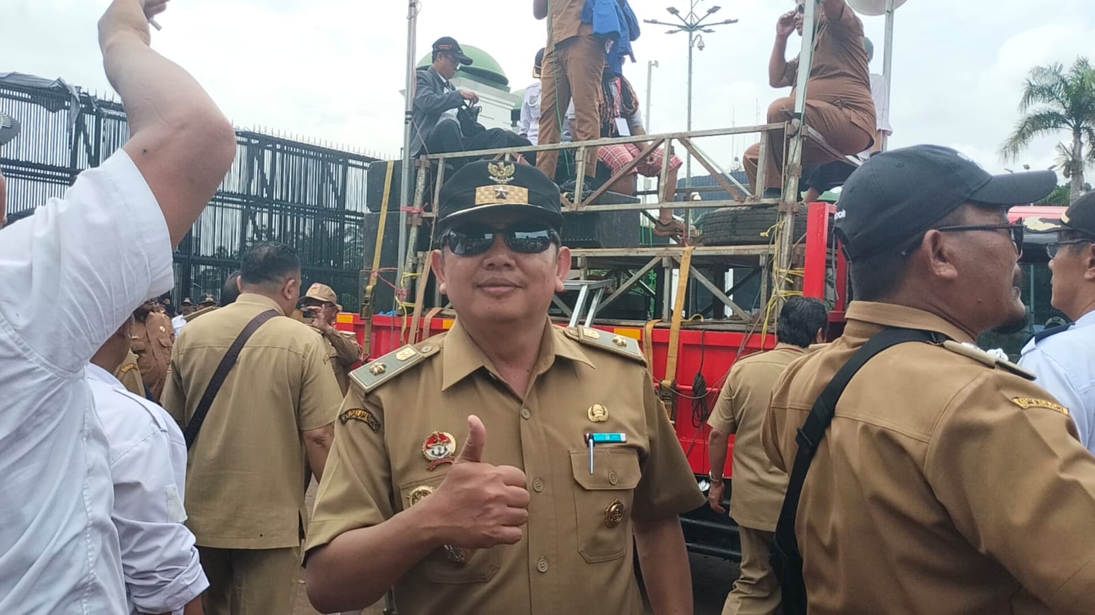 Kades di Bogor ini ikut aksi unjuk rasa di Senayan, Rabu kemarin. IST