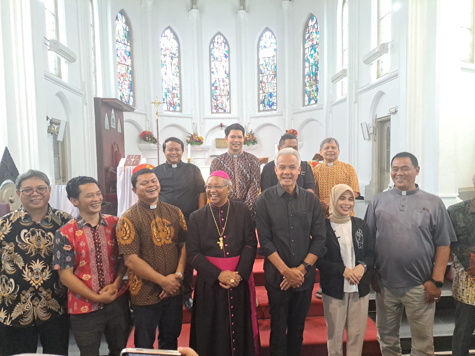 Capres nomor urut 03 Ganjar Pranowo saat bertemu dengan para tokoh agama Katolik di Kota Bogor. Fatur/Radar Bogor