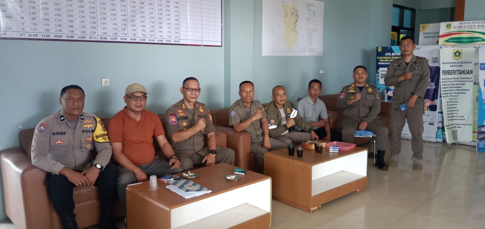 Jika petugas penyelengara pemilu bertumbangan, beda dengan petugas dari Satpol PP. IST
