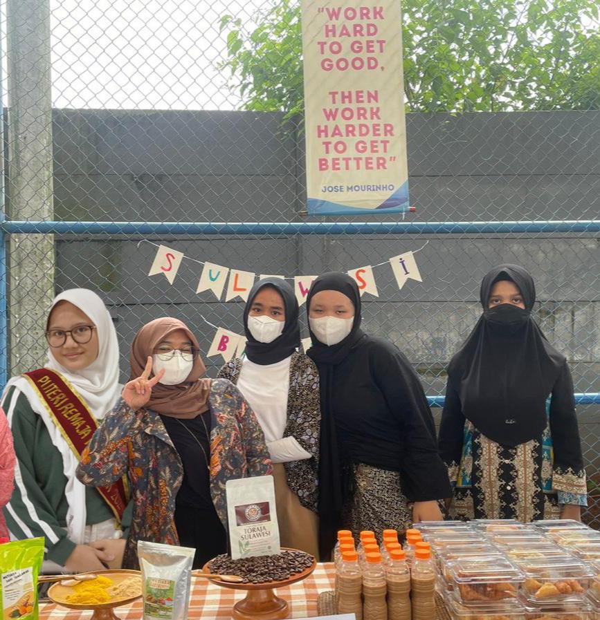 Dalam rangka meningkatkan kualitas dan kuantitas siswa, SIS menggelar Entrepreneurship Day dengan menghadirkan Putri Remaja Kabupaten Bogor 2024.﻿