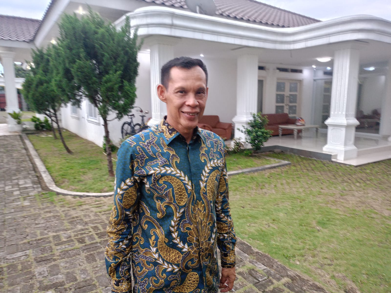 Jaro Ade dinilai layak jadi Bupati Bogor.