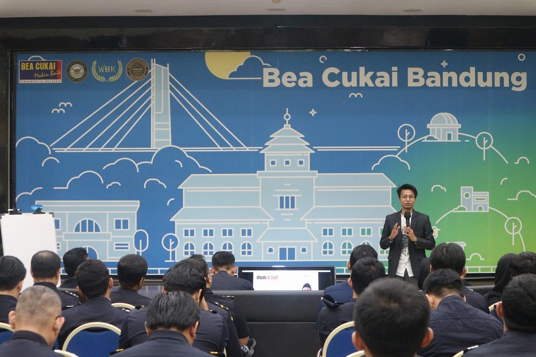 Kantor Bea dan Cukai Bandung menggelar ceramah tentang Belajar Mengenal Diri dan Meraih Taqwa dengan mengundang pembicara Ulum Asaif, Pengasuh Ponpes Al Ulum, Subang, yang juga Branch Manager STIFIn Genetic, pada awal Maret 2024, di Bandung.