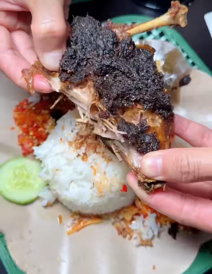 Menu Bebek Carok Bogor.