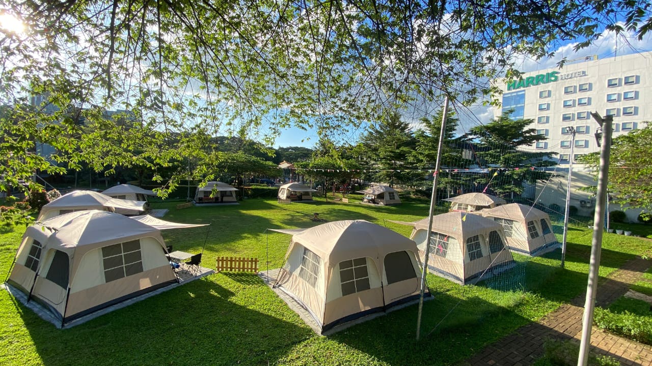 Buka puasa dengan konsep camping di Harris Sentul City, Kabupaten Bogor. Foto: Omer Ritonga/Radar Bogor