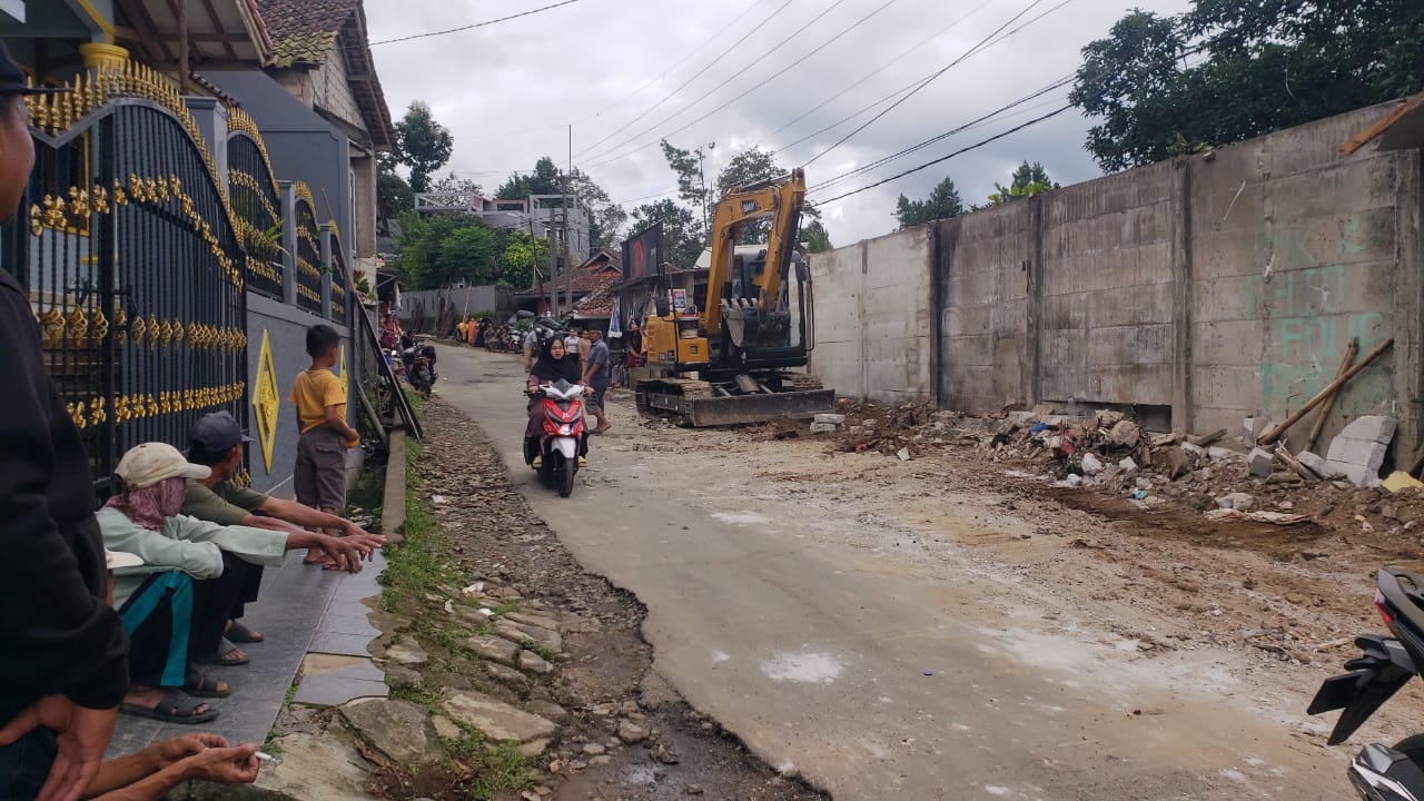 Jalan Cikereteg-Pancawati yang rusak, dan akan diperbaiki. Septi/Radar Bogor