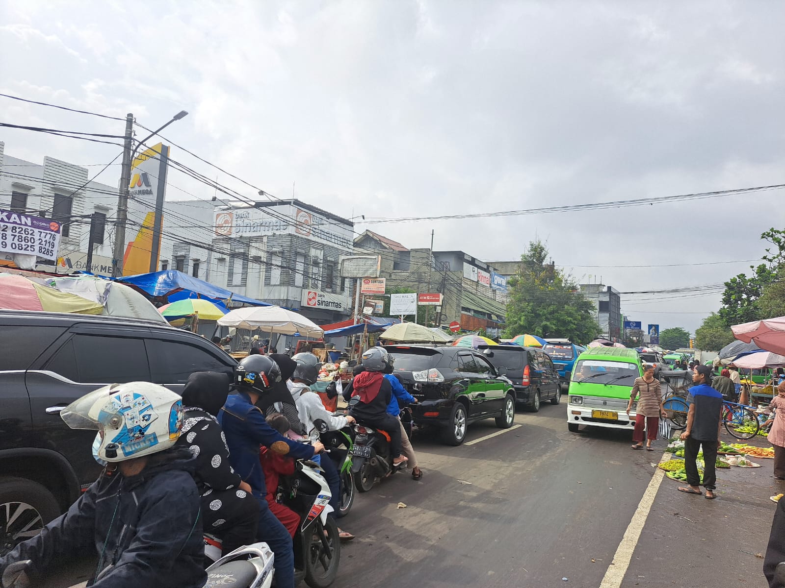 Sehari menjelang Bulan suci Ramadan sejumlah ruas jalan di Kota Bogor mengalami kemacetan parah. Fatur/Radar Bogor