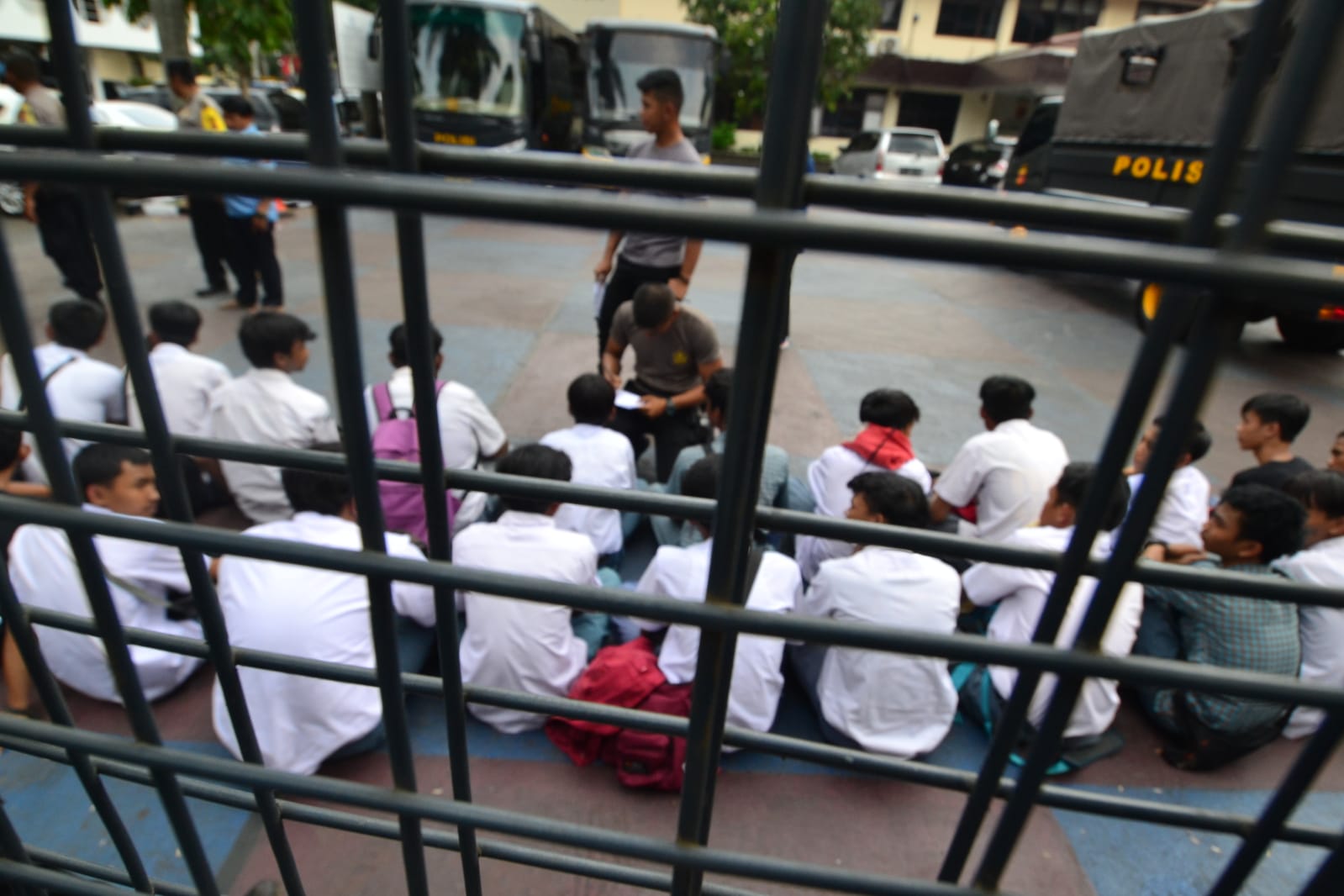 Polres Bogor amankan pelajar yang terlibat tawuran. Kenakalan remaja diusia produktif menjadi tanggungjawab bersama. Foto Ilustrasi : Radar Bogor / Hendi Novian