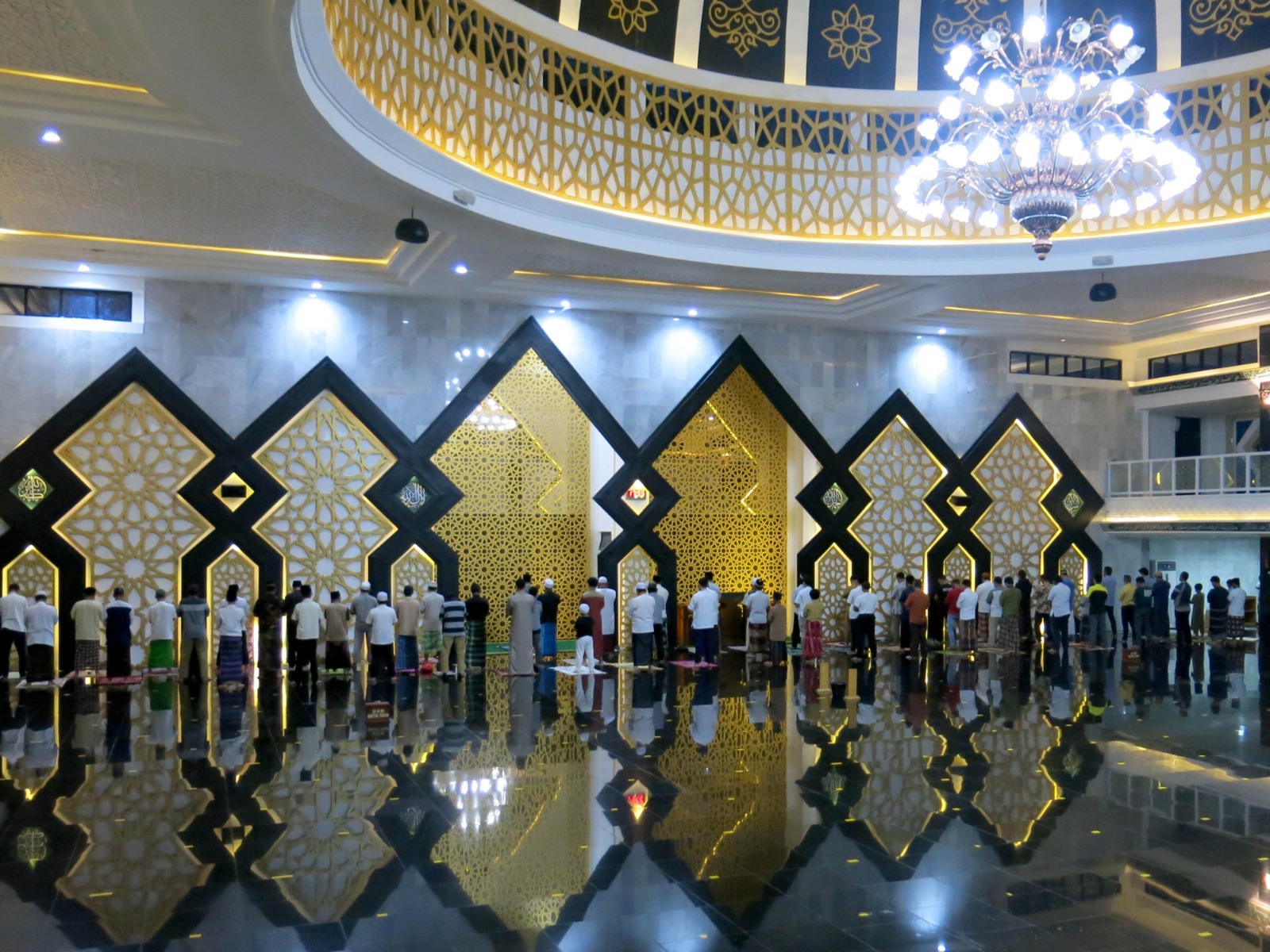 Mengenal Masjid Agung Baitul Faizin, Ikon Kabupaten Bogor. Hendi/Radar Bogor