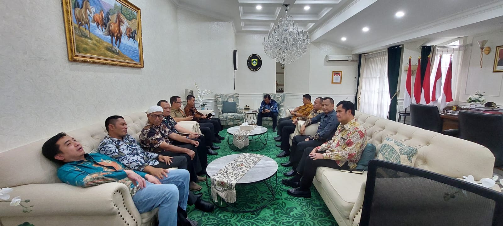 Pertemuan Pj Bupati dengan warga, tokoh masyarakat dan komunitas di Pancawati soal jalan rusak. Arifal/Radar Bogor