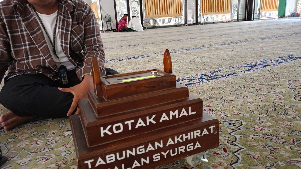 Kotak amal di Masjid Al Muslimun, Kelurahan Bantarjati, Kecamatan Bogor Utara. (Imam Rahmanto/Radar Bogor)