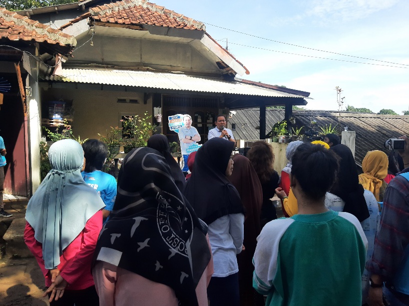 Calon Wali Kota Bogor Dokter Rayendra melakukan blusukan ke wilayah Cibogor, Bogor Tengah pada Kamis, 7 Maret 2024.