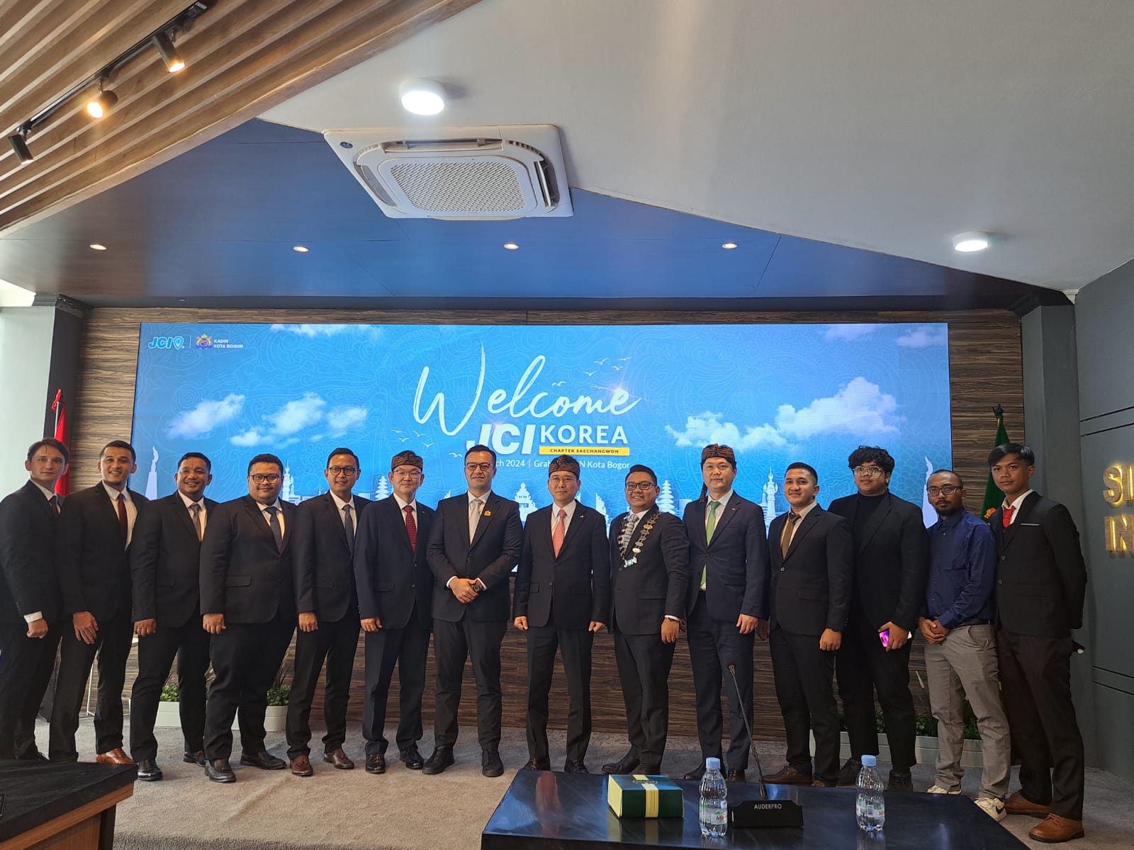 Pengurus Kadin Kota Bogor menggelar audiensi bersama organisasi pengusaha muda Junior Chamber International (JCI) Kota Bogor dan Korea pada Selasa (5/3/2024). Foto: Reka/Radar Bogor