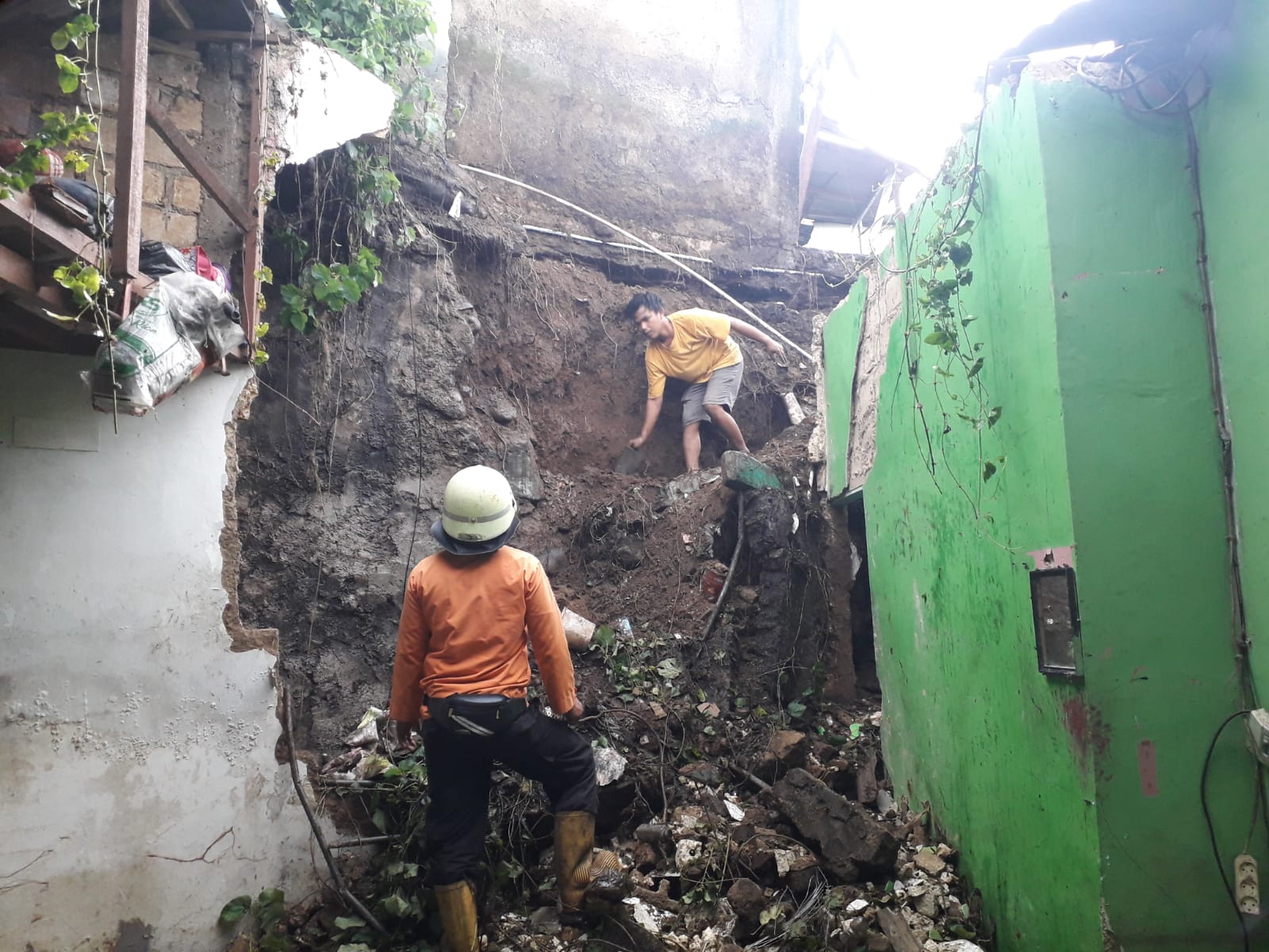 Salah satu bencana longsor yang terjadi di Kota Bogor pada Maret 2024.