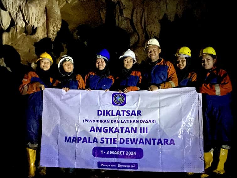 Mahasiswa Pecinta Alam STIE Dewantara (Depala) menggelar Pendidikan dan Latihan Dasar di Desa Tajur Citeureup dan Leuwikaret Klapanunggal Kabupaten Bogor.﻿