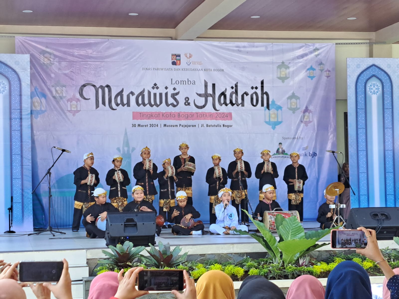 Penampilan peserta lomba marawis dan hadroh Tingkat Kota Bogor pada Sabtu (30/3/2024). Foto: Reka Faturachman