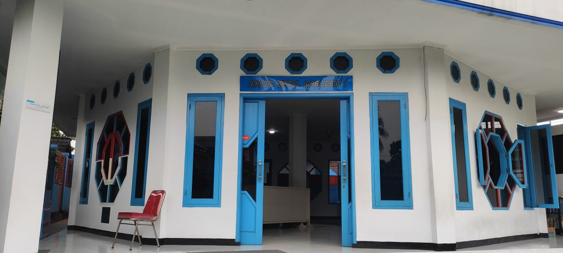Masjid Birrul Waalidain yang ada di Kampung Parakan Jaya, Jalan Salabenda, Kecamatan Kemang, Kabupaten Bogor.  Foto: Arifal/Radar Bogor