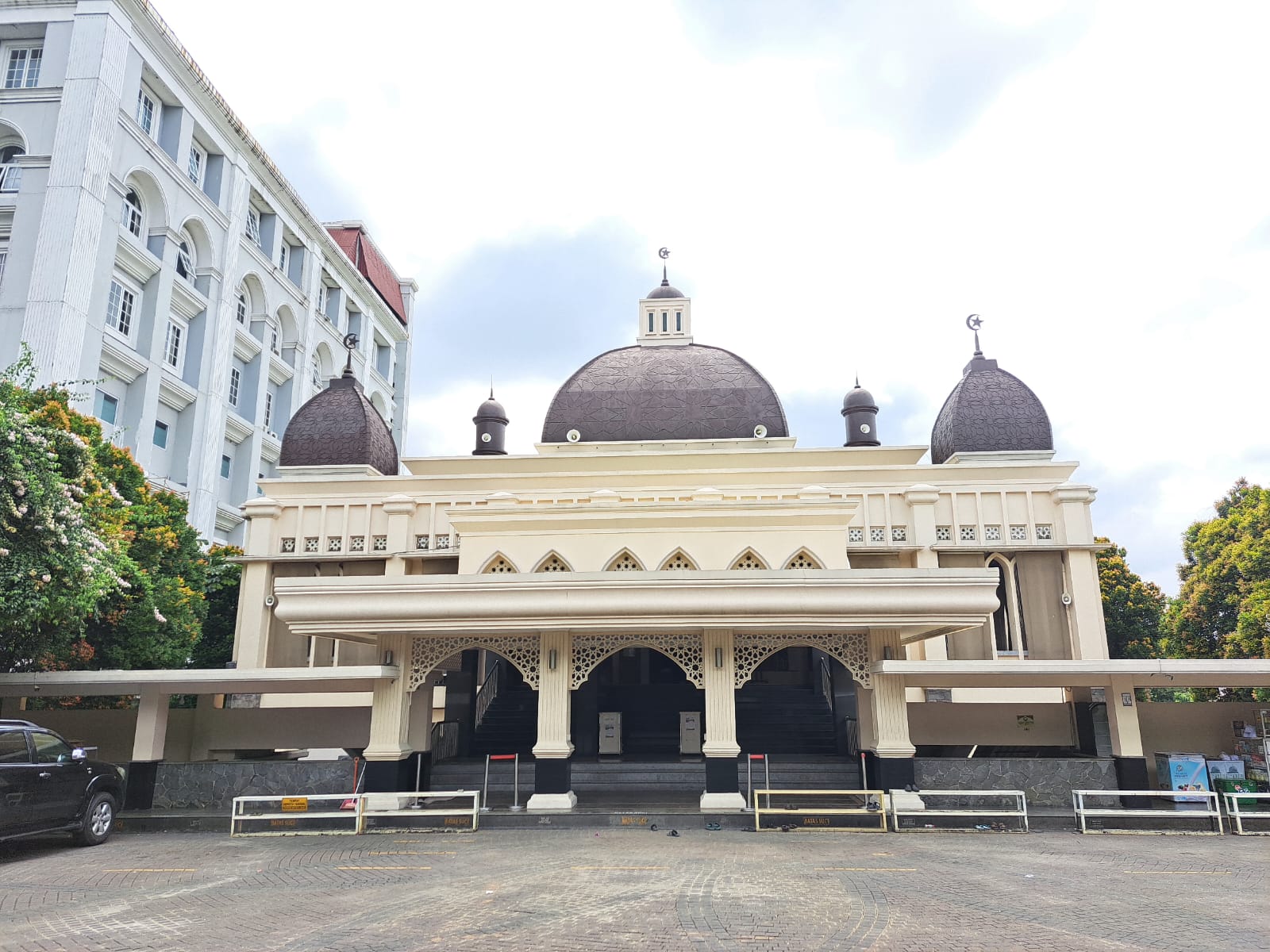 Masjid Baitur Ridwan di Kecamatan Bogor Barat. FOTO : REKA/RADAR BOGOR