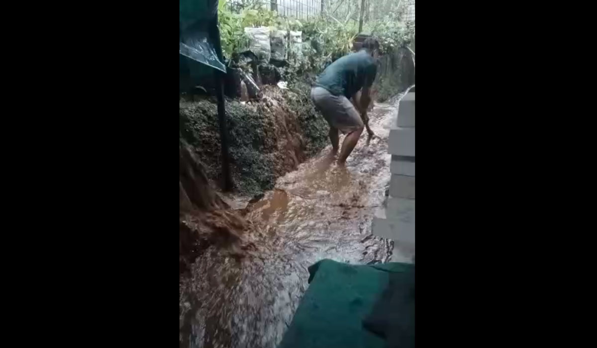 Salah satu rumah warga di Desa Sukagalih, Megamendung terdampak banjir dari  pembangunan Eiger Adventure Land (EAL).