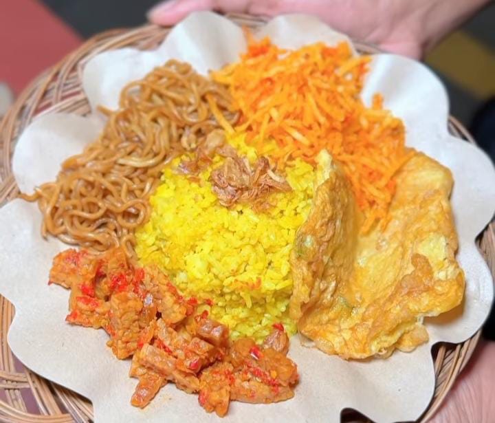 Nasi Kuning Babeh 123, Jalan Suryakencana, Kota Bogor.