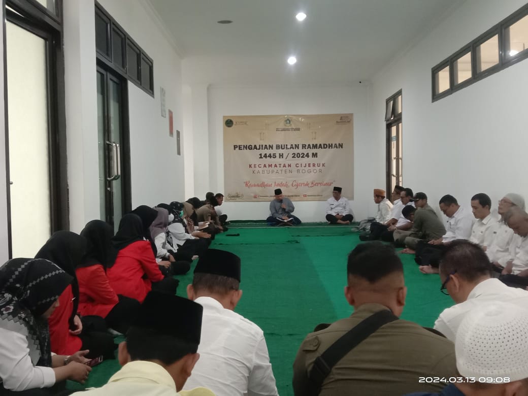 Usai libur cuti bersama Hari Nyepi, seluruh pegawai di lingkup Kecamatan Cijeruk mengikuti pengajian bersama, Rabu (13/3/2024).