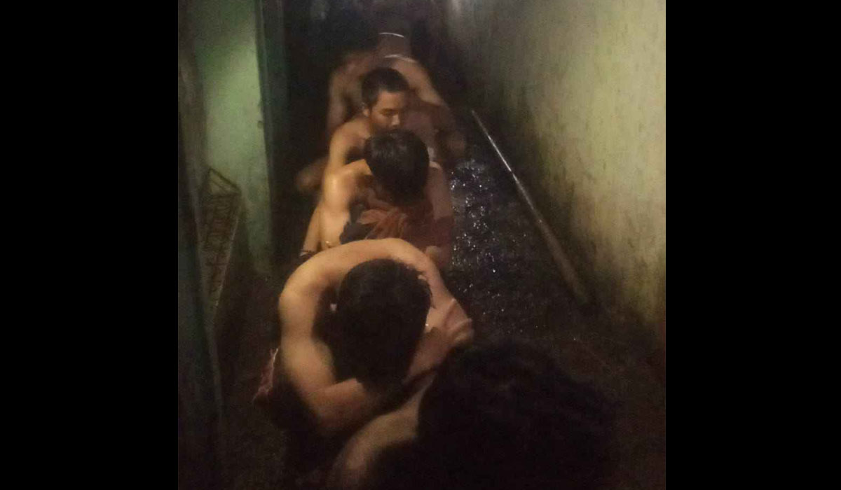 Para pelaku aksi tawuran perang sarung ketika tertangkap di sebuah gang di wilayah Cileungsi, foto: kiriman Polsek Cileungsi
