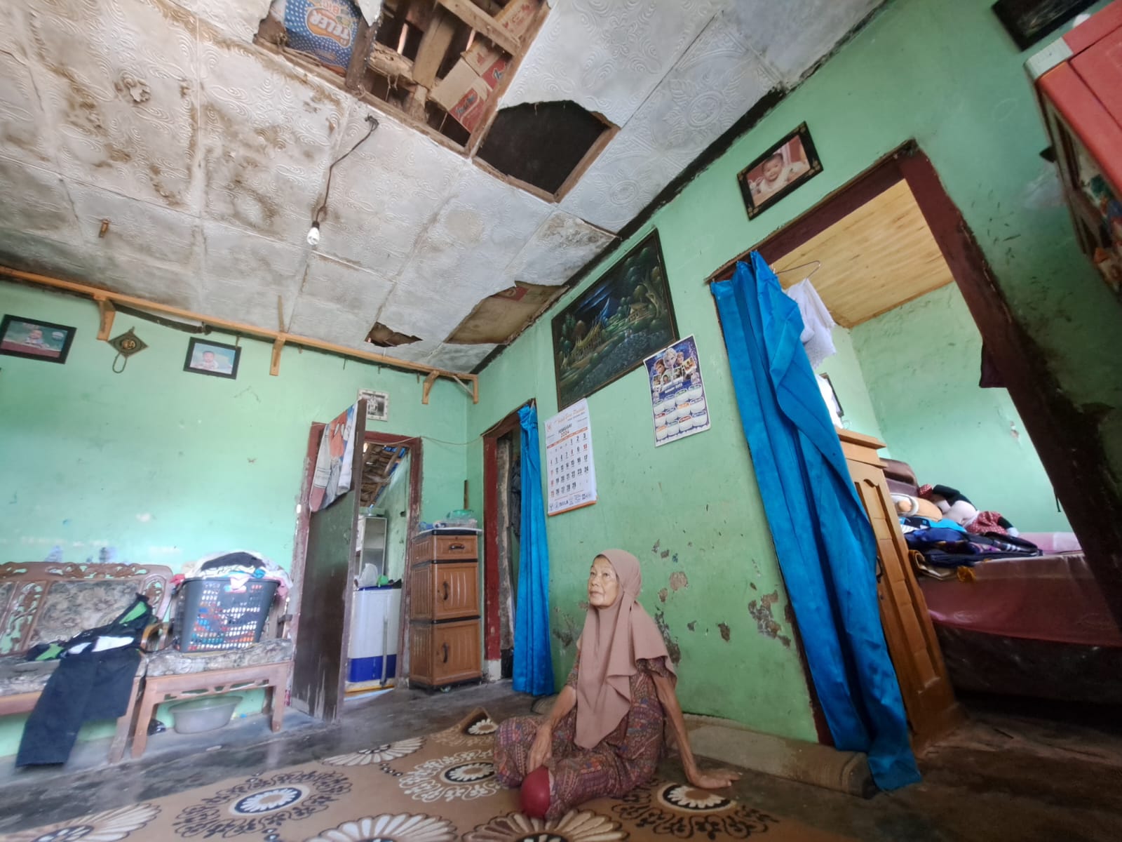 Kondisi rumah Nenek Jusnar di Kelurahan Cimahpar, Kecamatan Bogor Utara. REKA/RADAR BOGOR