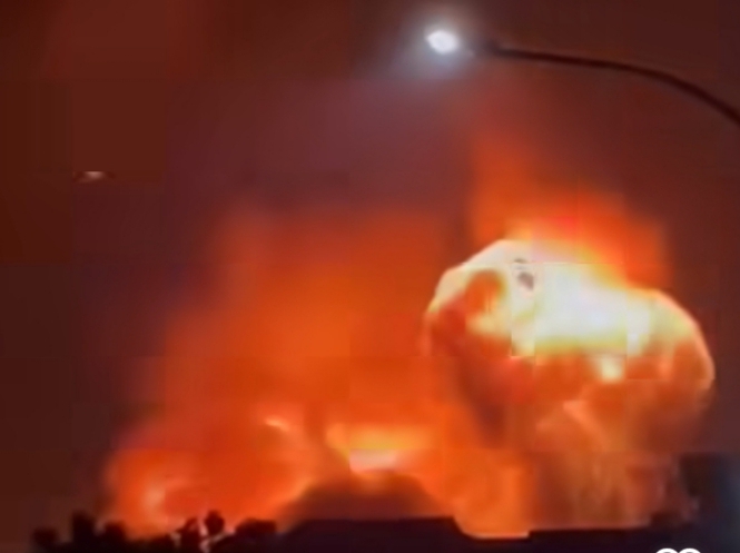 Gudang amunisi Armed di perbatasan Kabupaten Bogor dan Bekasi terbakar Sabtu (30/3/2024).