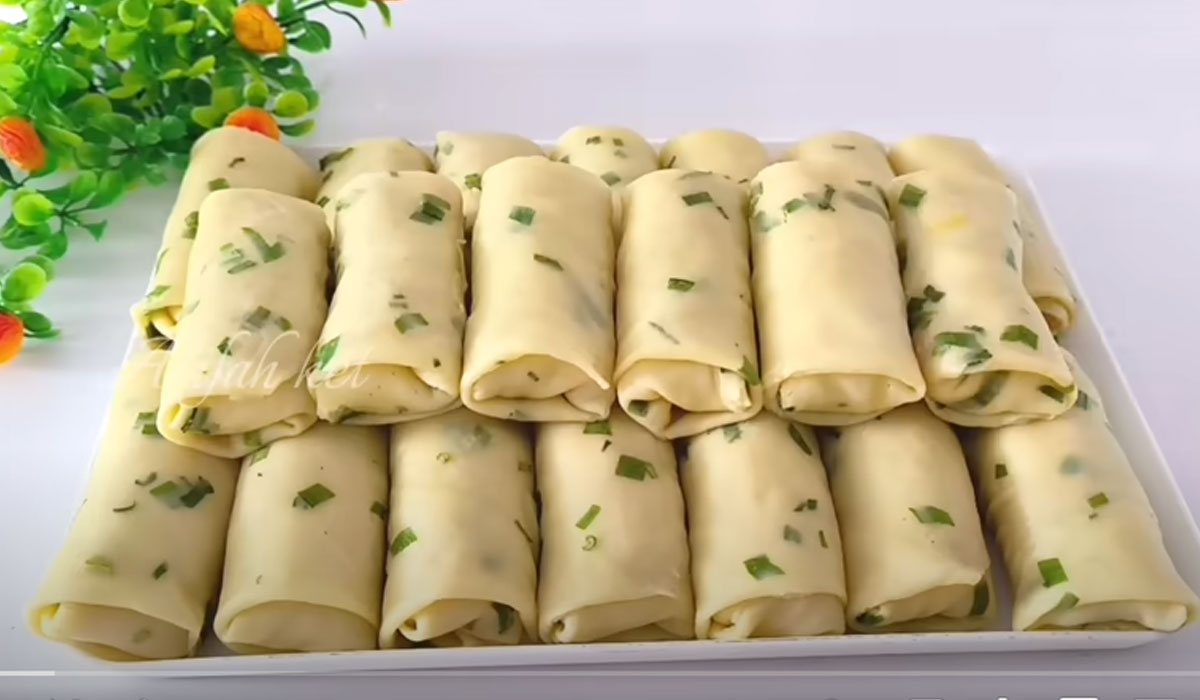 Takjil berbuka puasa risol kampung.