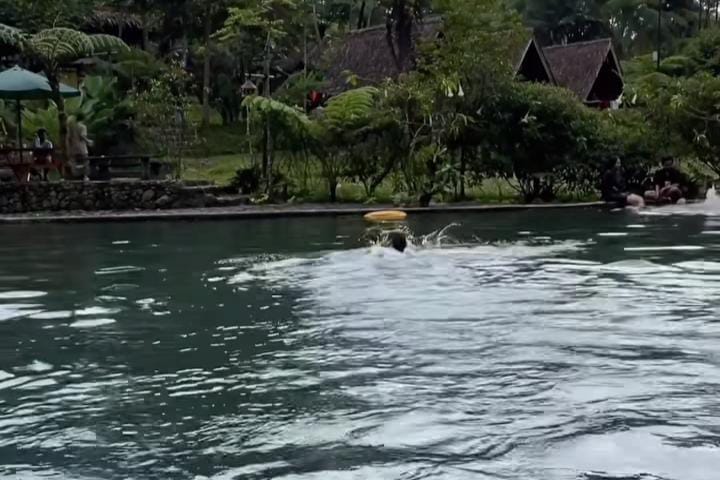 Telaga Batu Pamijahan, Kabupaten Bogor.