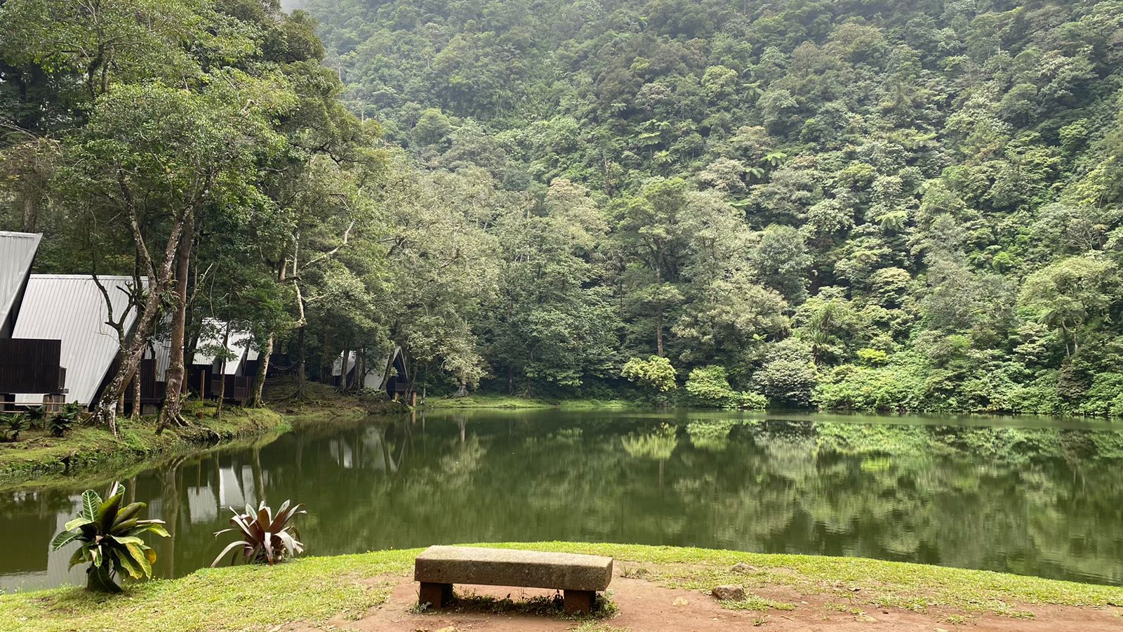 Kawasan wisata Telaga Warna Puncak