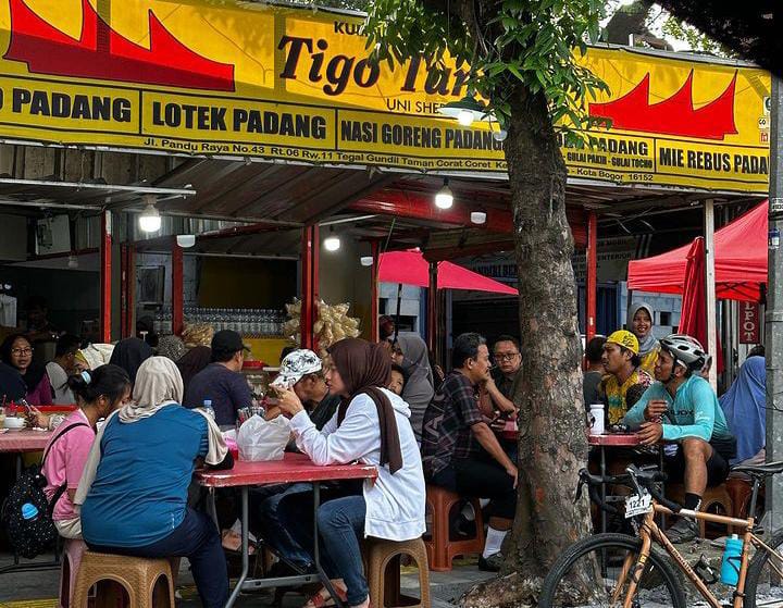 Tigo Tungku Uni Sherly Bogor yang berlokasi di Jl Pandu Raya, Kelurahan Tegal Gundil, Kecamatan Bogor Utara, Kota Bogor. Foto IG kulinerbgr