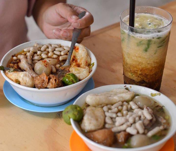 Menu-menu favorit di Waroeng Uncal Bogor.