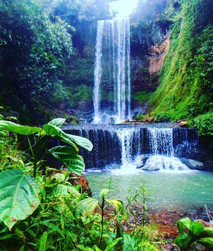 Curug ciastana yang terletak di Kmapung Sinarmuda atau Pasir Kadu, Desa Bojongkasih, Kecamatan Kadupandak, Kabupaten Cianjur, Jawa Barat. Foto: Instagram