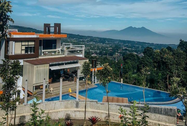 De Pointe Resort yang berlokasi di Jl Neglasari, RT 06/04, Kampung Sukatani, Desa Tugu Utara, Kecamatan Cisarua, Kabupaten Bogor, Jawa Barat.