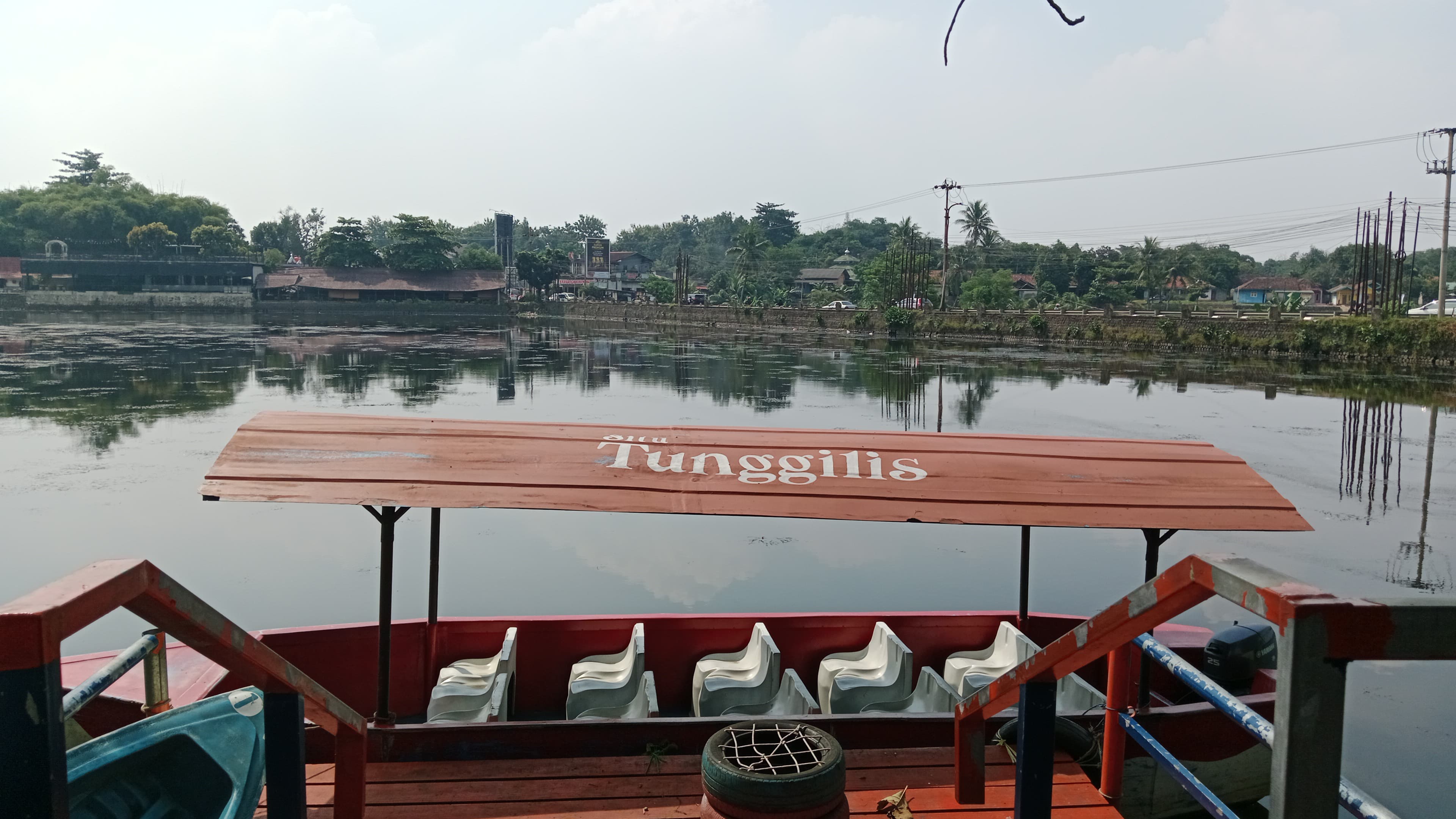 Wisata Situ Tunggilis, Kecamatab Cileungsi menawarkan wahana naik perahu. (Jaenal Abidin/Radar Bogor)