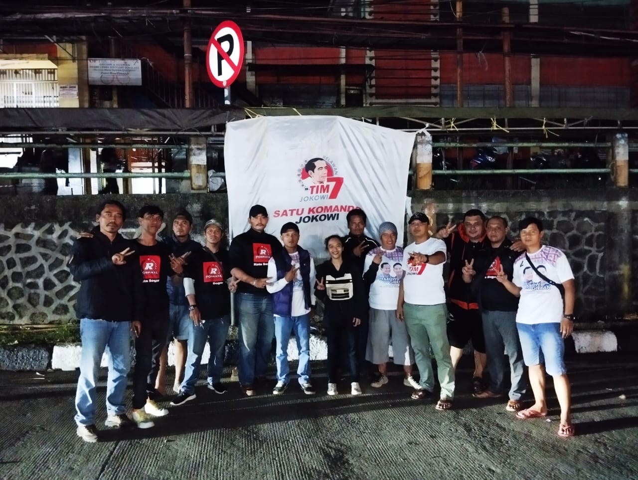 Karang Taruna RW 02 Desa dan Kecamatan Ciawi menggelar aksi sosial menertibkan Kawasan Ciawi.