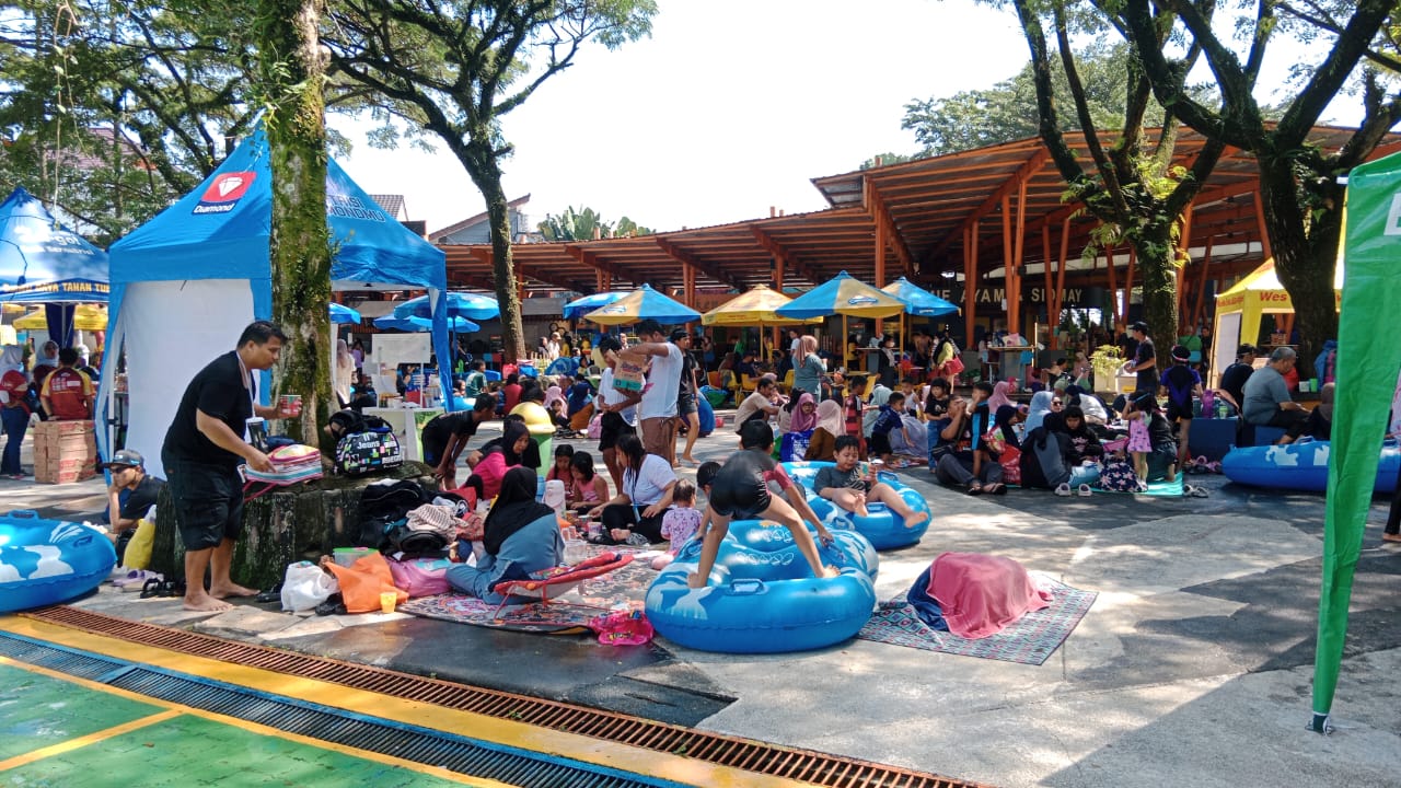 ILUSTRASI: Kunjungan wisatawan ke The Jungle Waterpark di H+3 Lebaran melonjak secara signifikan. Dalam sehari, wisata air yang berada di Kelurahan Mulyaharja.